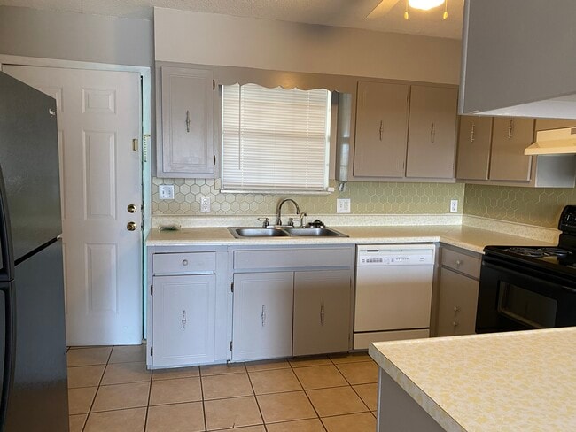 140 Kathy Ave Unit 4