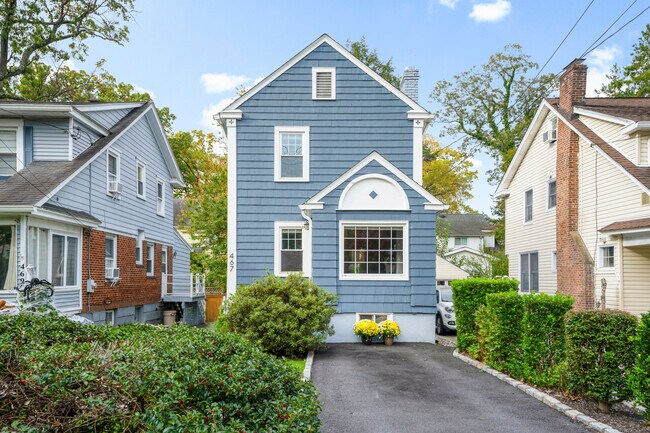 Photo - 467 Pelhamdale Ave