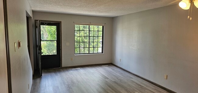 Photo - 1303 Penney Ln