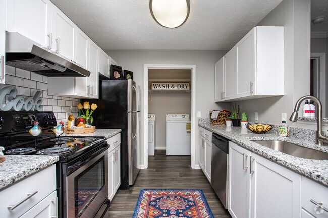 2BR, 2BA - 1,285 SF