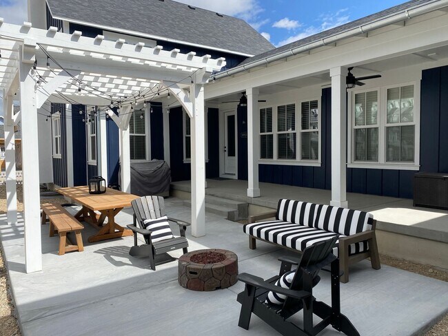 Photo - Daybreak Island Furnished Home