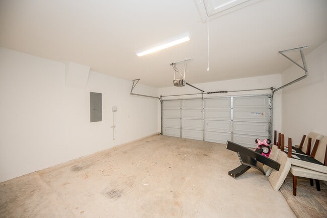 Building Photo - 42514 Summer Crst Rd