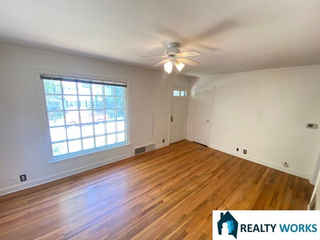 Photo - Charming 2 (+1) Bed Home!