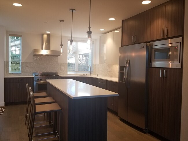 136 107th Ave SE