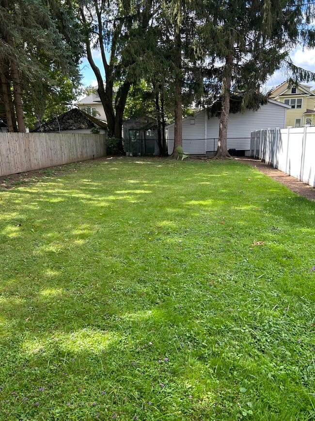 Photo - 160 Stafford Ave Apartamentos