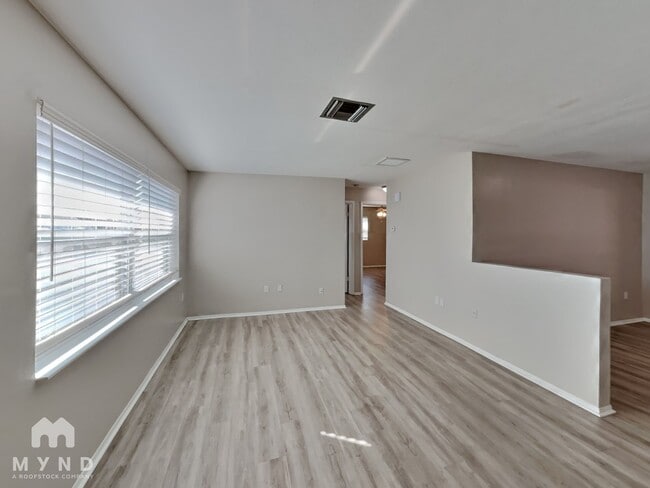 Photo - 7511 Hawthorn Dr