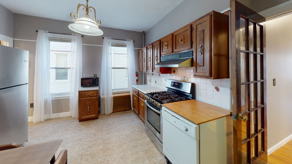 Photo - Private bedroom in 5 bed/1 bath Home