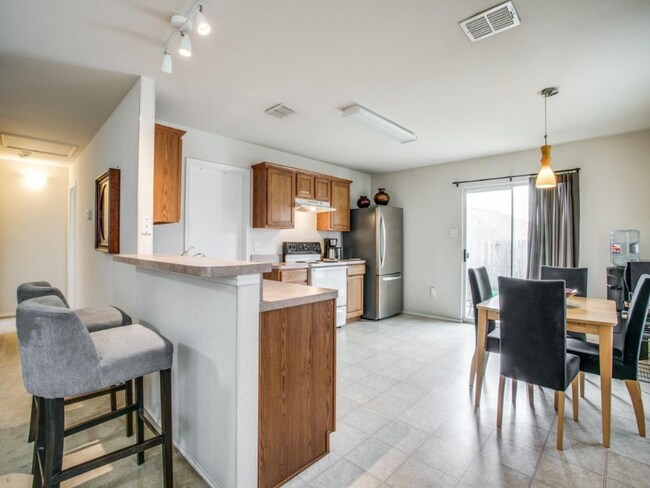 Photo - 1618 Duet Dr