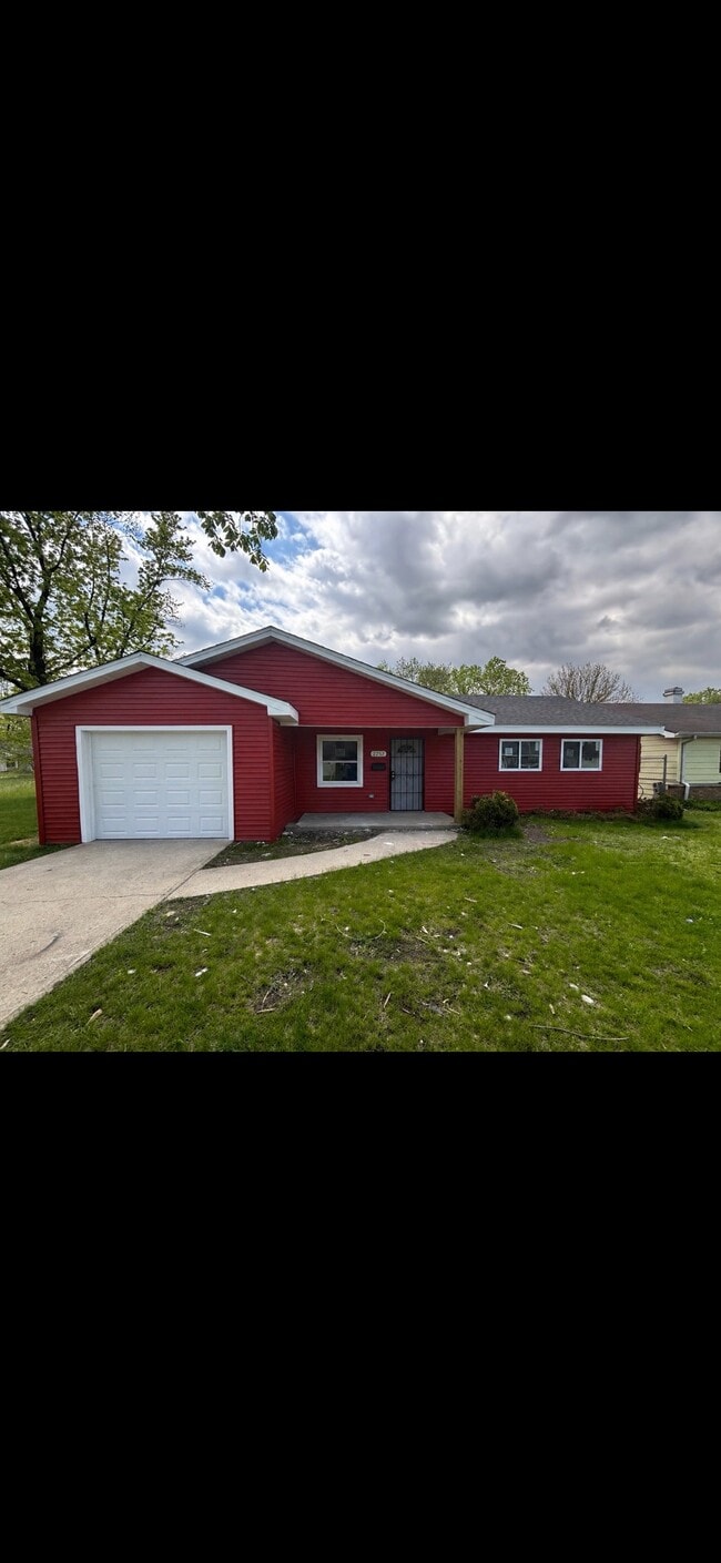 Building Photo - 2257 Central Dr