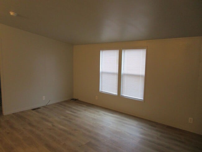 Photo - 3 Bedroom, 2 Bathroom Updated Home South o...