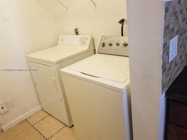 Photo - 6979 SW 40th St