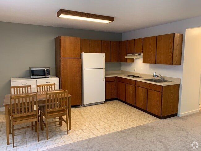 Building Photo - 1/1 Downstairs unit in Royal Summit Rental