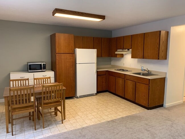 Building Photo - 1/1 Downstairs unit in Royal Summit Rental