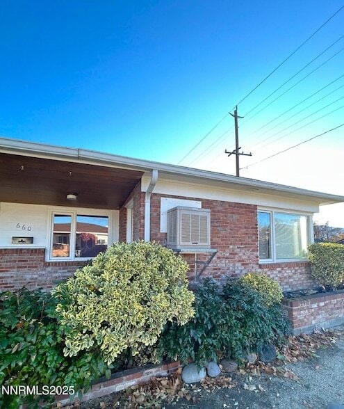 Building Photo - 660 Kirman Ave