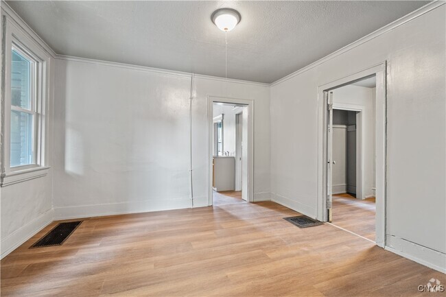 Building Photo - 211 Ash St Rental
