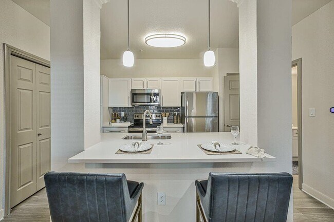 Building Photo - Up to 3 Weeks Free Rent & a Little Somethi... Unit AA142 Rental