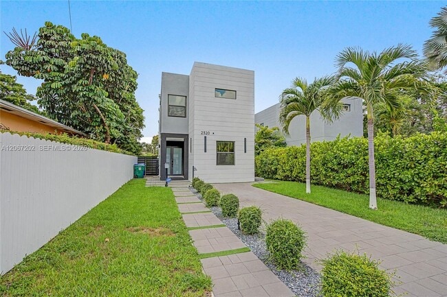 Photo - 2320 SW 14th St