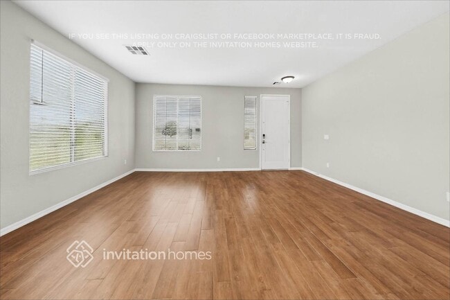 977 W Jersey Way