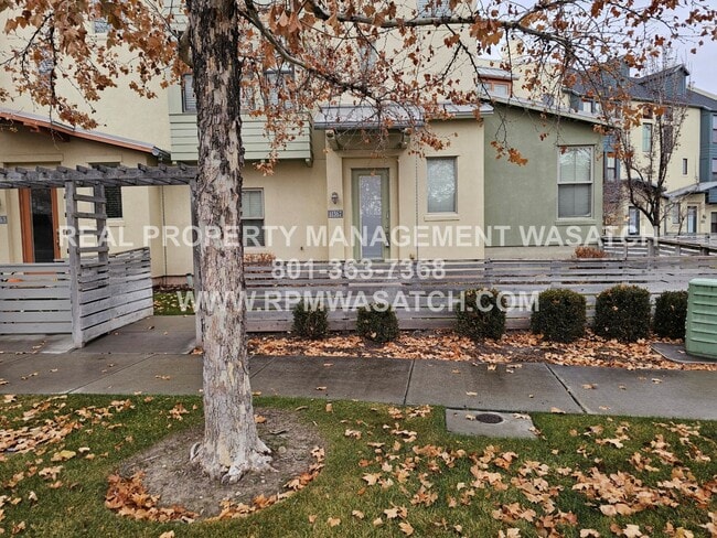 Building Photo - 4 Bedroom 2.5 Bath Town Home in Daybreak!