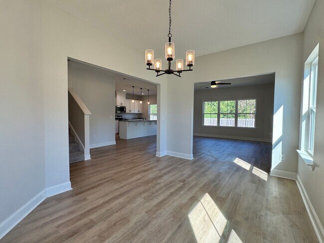 Photo - AVAILABLE NOW! (Pet Friendly)