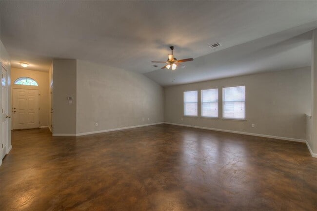 Photo - 290 Middle Creek Dr