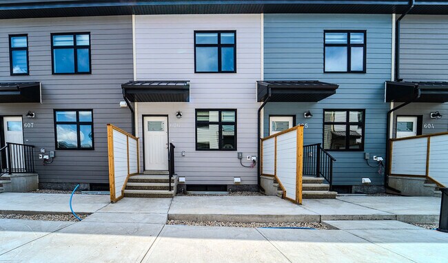 Photo - 20 Masters Dr SE