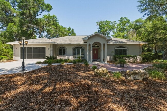 Building Photo - Must See Immaculate 3/2 Rainbow Springs with Lanai