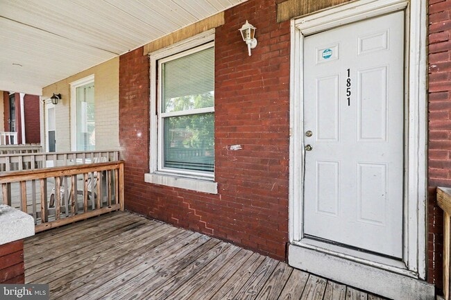 Photo - 1851 Spencer St