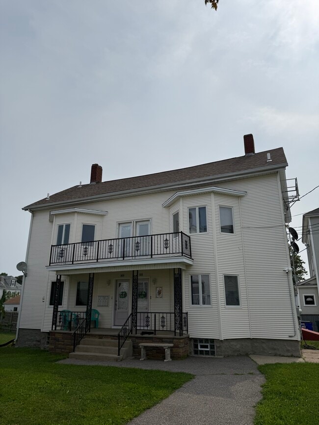 Building Photo - 101 Plain St Unit 1