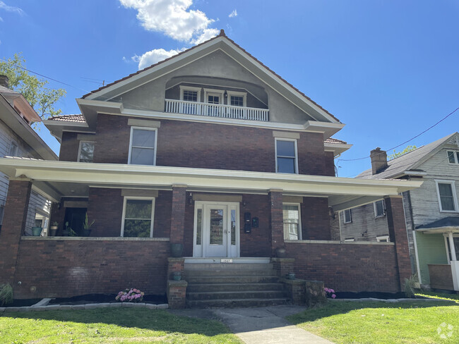 1567 Lee Street East - East End Historic Apts