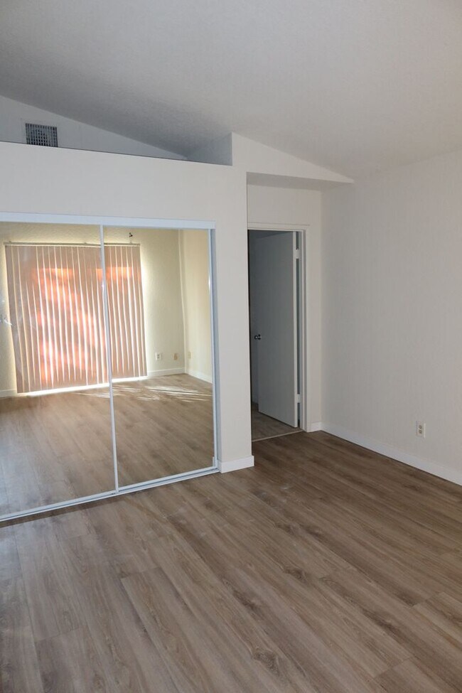 3 Bedrooms, 2 Baths Halfplex in Greenhaven Rental House Rental in