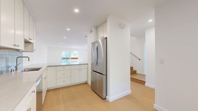 Photo - 50 Corte Real Unit 1