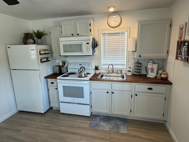 Photo - 210 H Pickens Rd