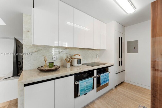 Photo - 5900 Collins Ave