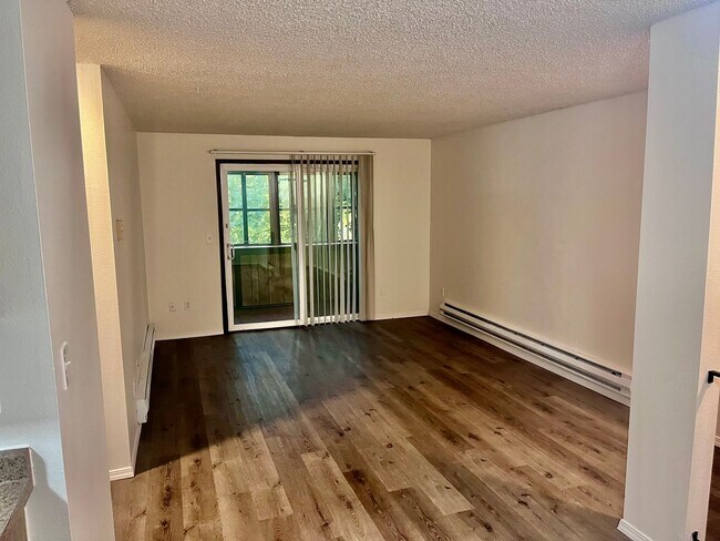 Photo - Single level top floor 1 bed Flat w/Covere... Unidad 3404