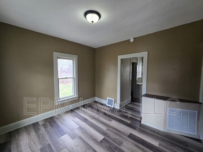 Photo - 823 Glenwood St