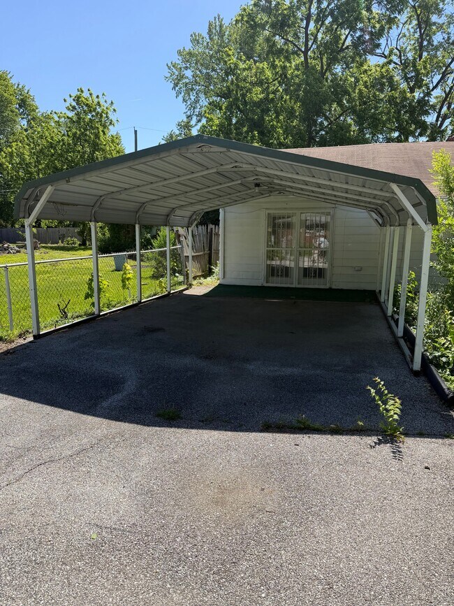 Photo - 864 N 79th St