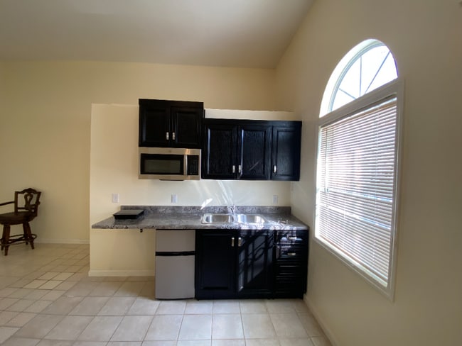 2315 Myrtle Ave Unit D