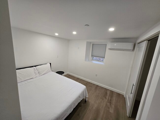 Building Photo - 4 Woodville Ter Unit 3