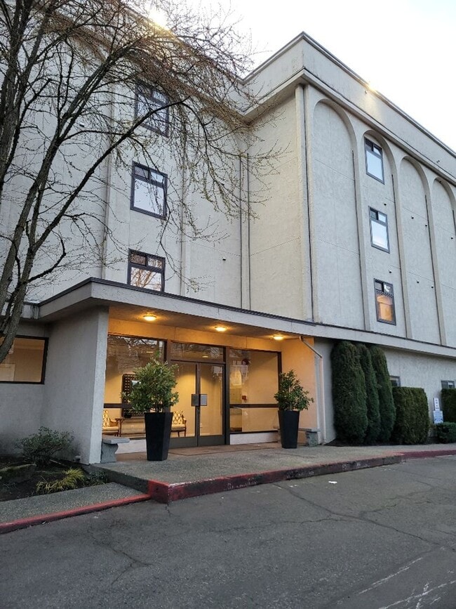 2 Bed 1.5 Bath Condo Downtown Bellevue - 2 Bed 1.5 Bath Condo Downtown Bellevue