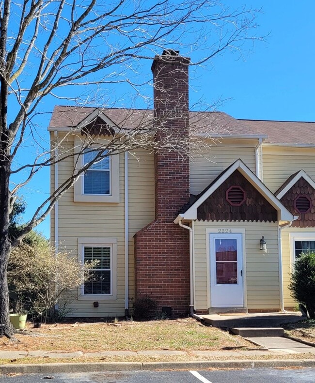 Building Photo - END UNIT TOWNHOUSE FOR RENT