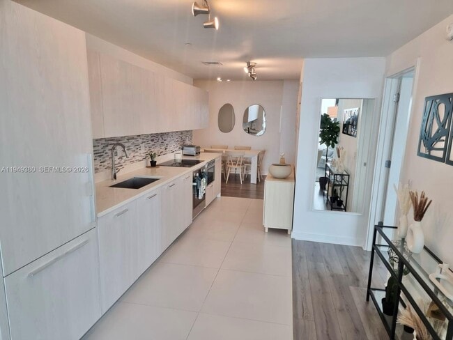 Photo - 501 NE 31st St Unidad 3601