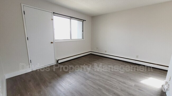 Photo - 10010-10154 154 St Unit WJ 2