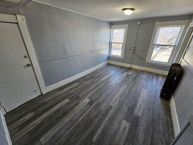 Photo - $1475/mo - 1 Bed / 1 Bath Second floor Apartment in Downtown Manchester with All Utilities Included! Unit 1297-17 Elm