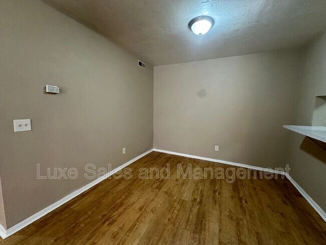 Photo - 6016 NW Expressway Unit B