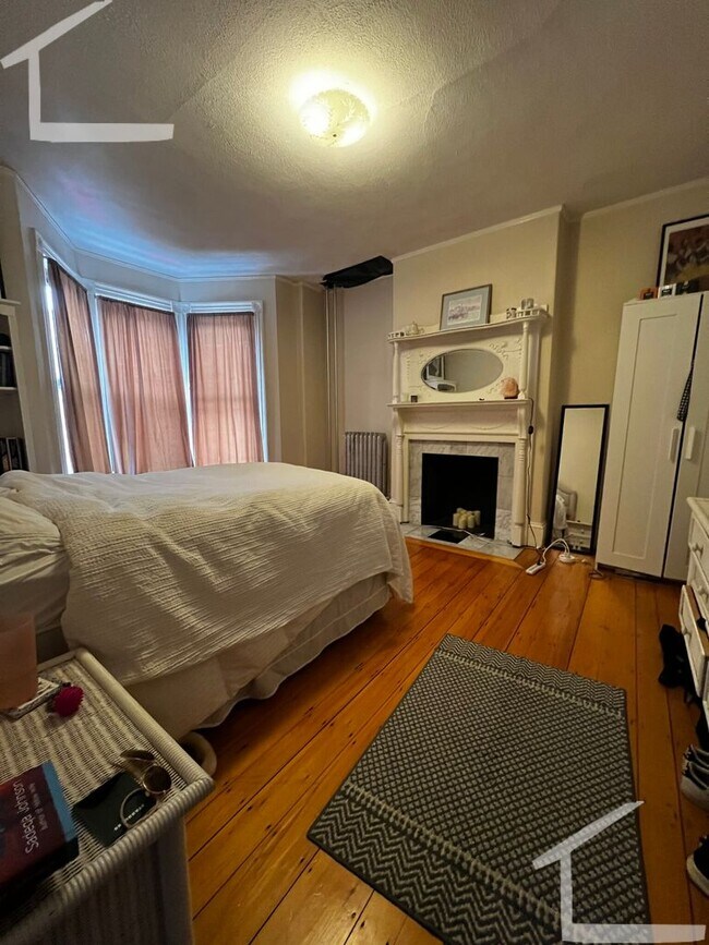 Photo - Large 3 Bedrooms on Washington Sq, In-Unit...