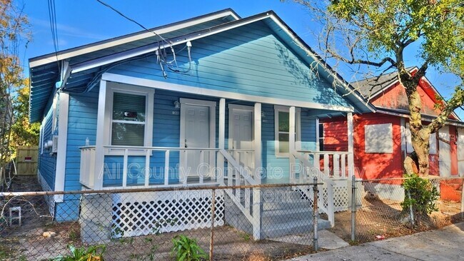 Photo - 1366 Bridier St