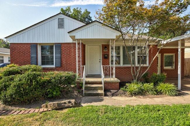 Photo - 910 Garver St