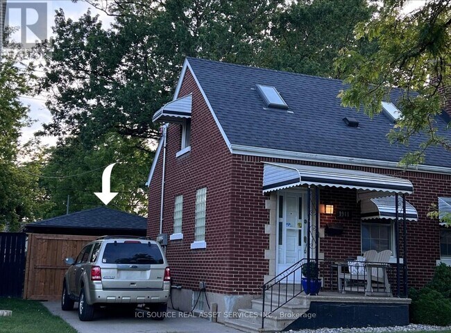 Photo - 1911 Francois Rd
