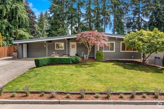 Building Photo - Beautiful and spacious 3 bed + office area... Rental